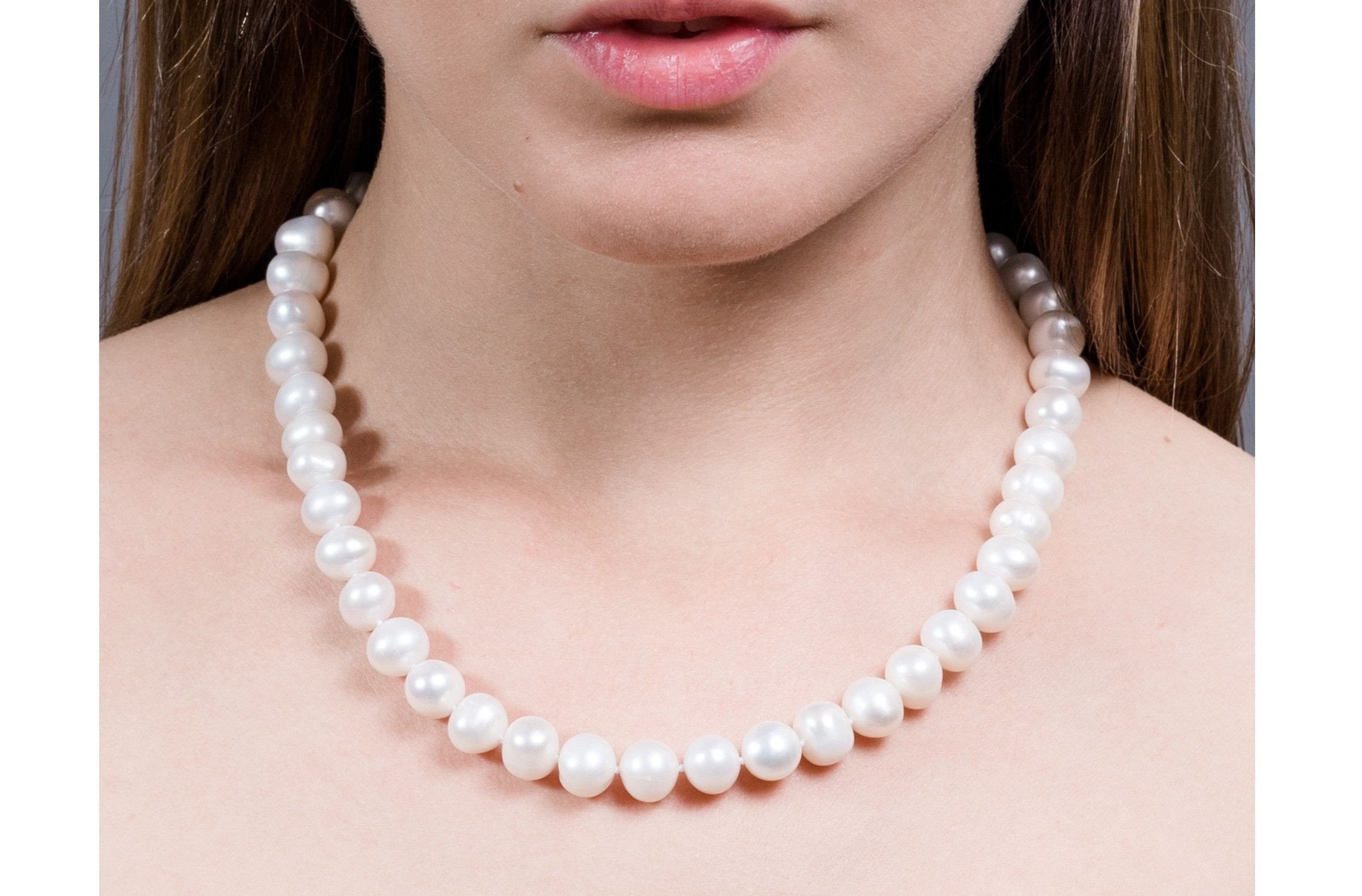 Pearl Grading Guide: How to Judge Luster, Surface, Shape, Size, Color, Nacre, Matching & Origin