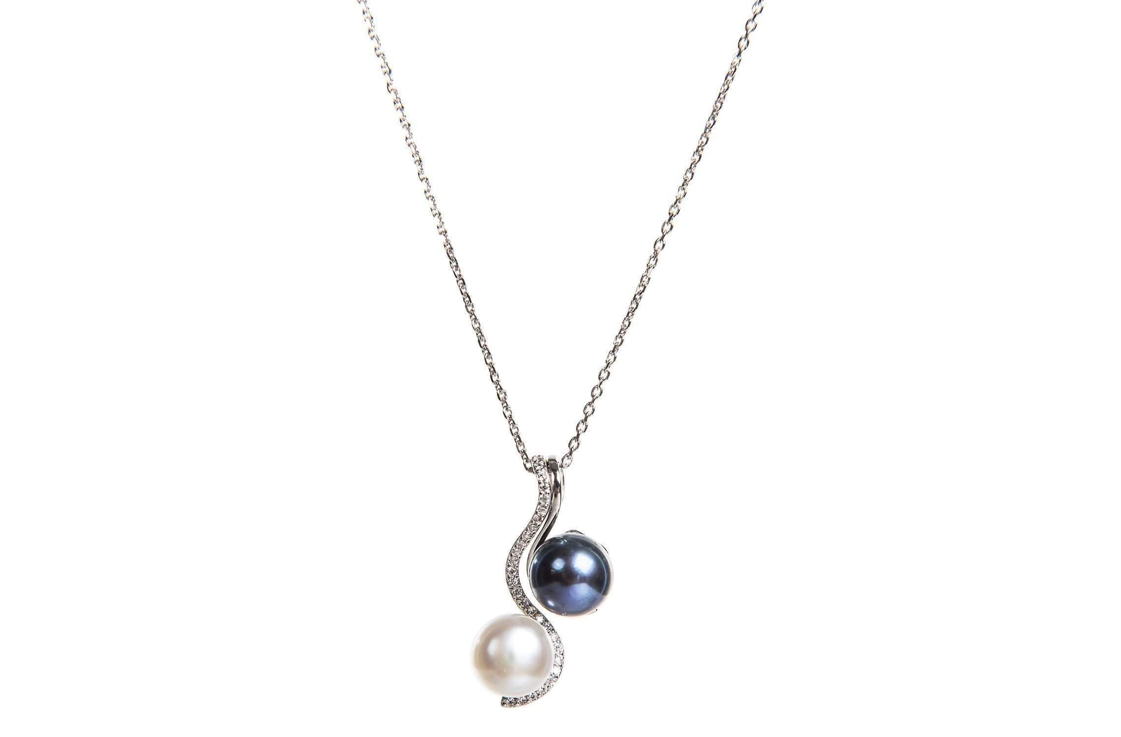 Freshwater Pearl Pendant with Chain